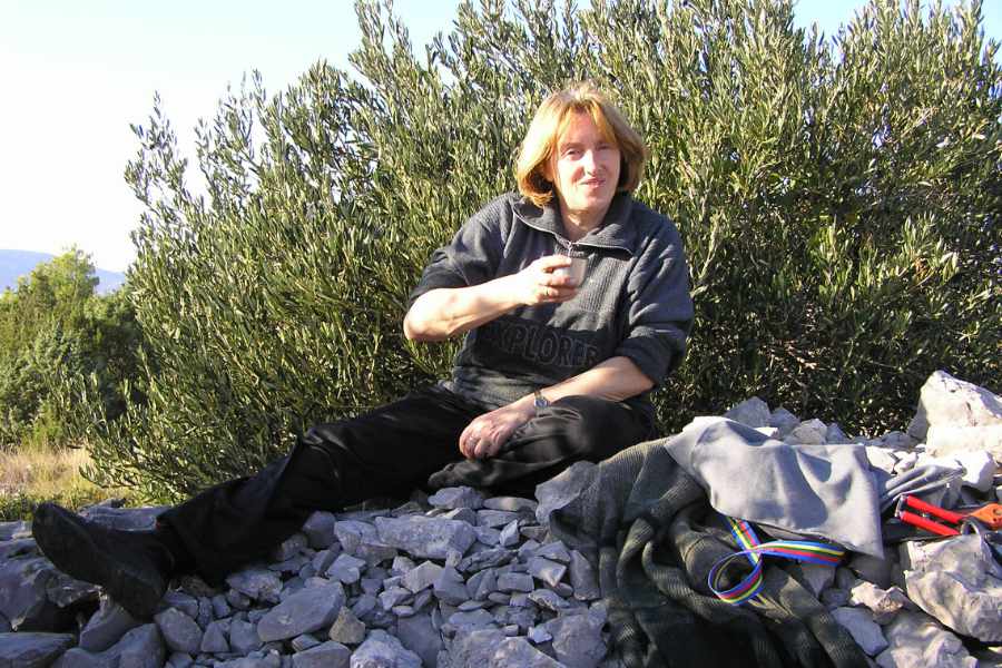 Meri with fresh olives from Brač